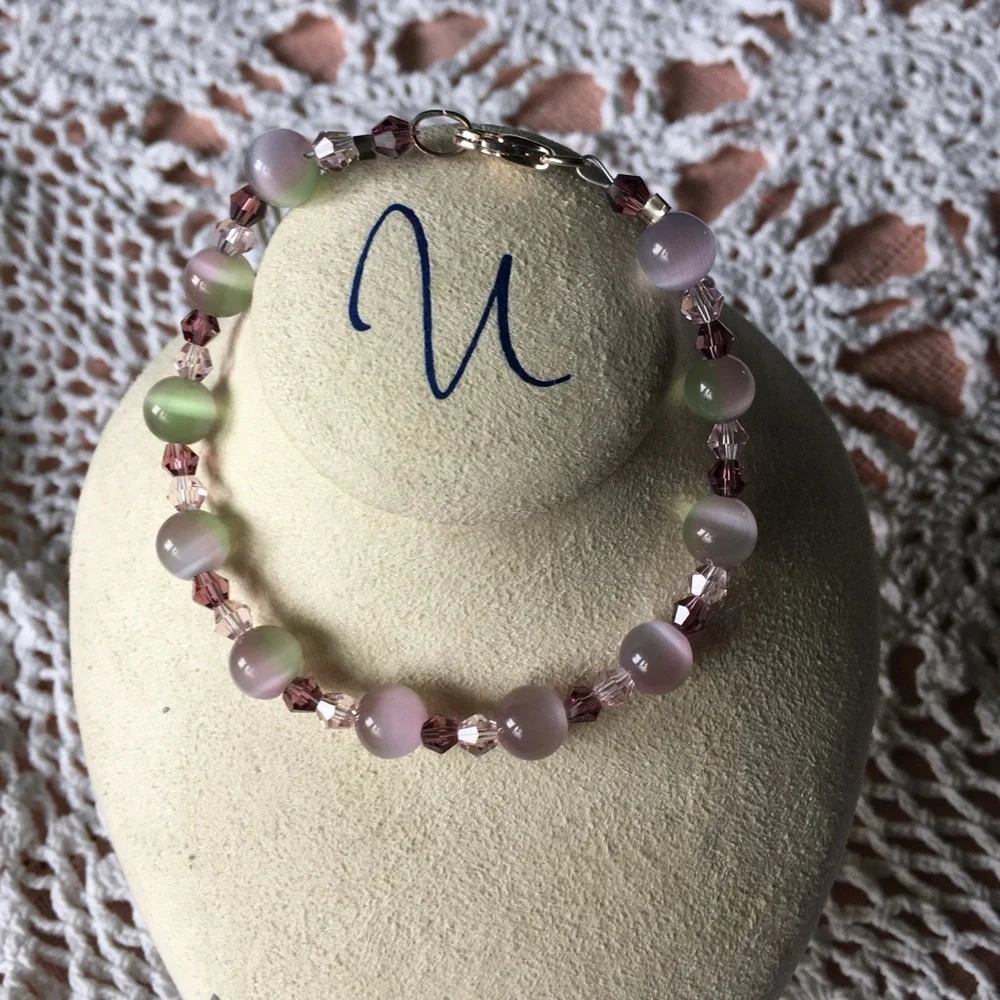 Iridescent beaded bracelet 8”